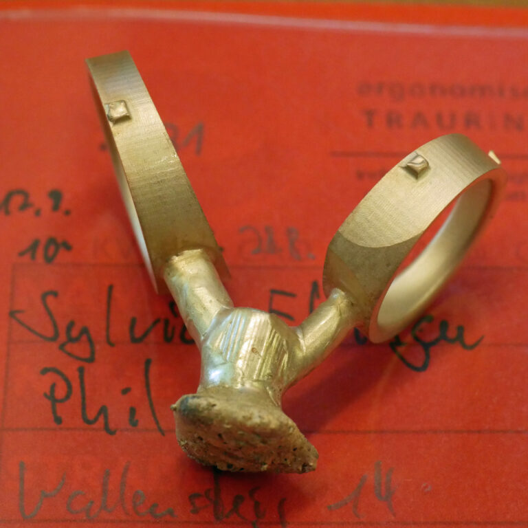 Aus Familiegold gegossen