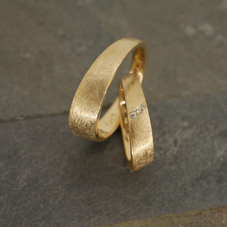 A-FORM S in Gelbgold