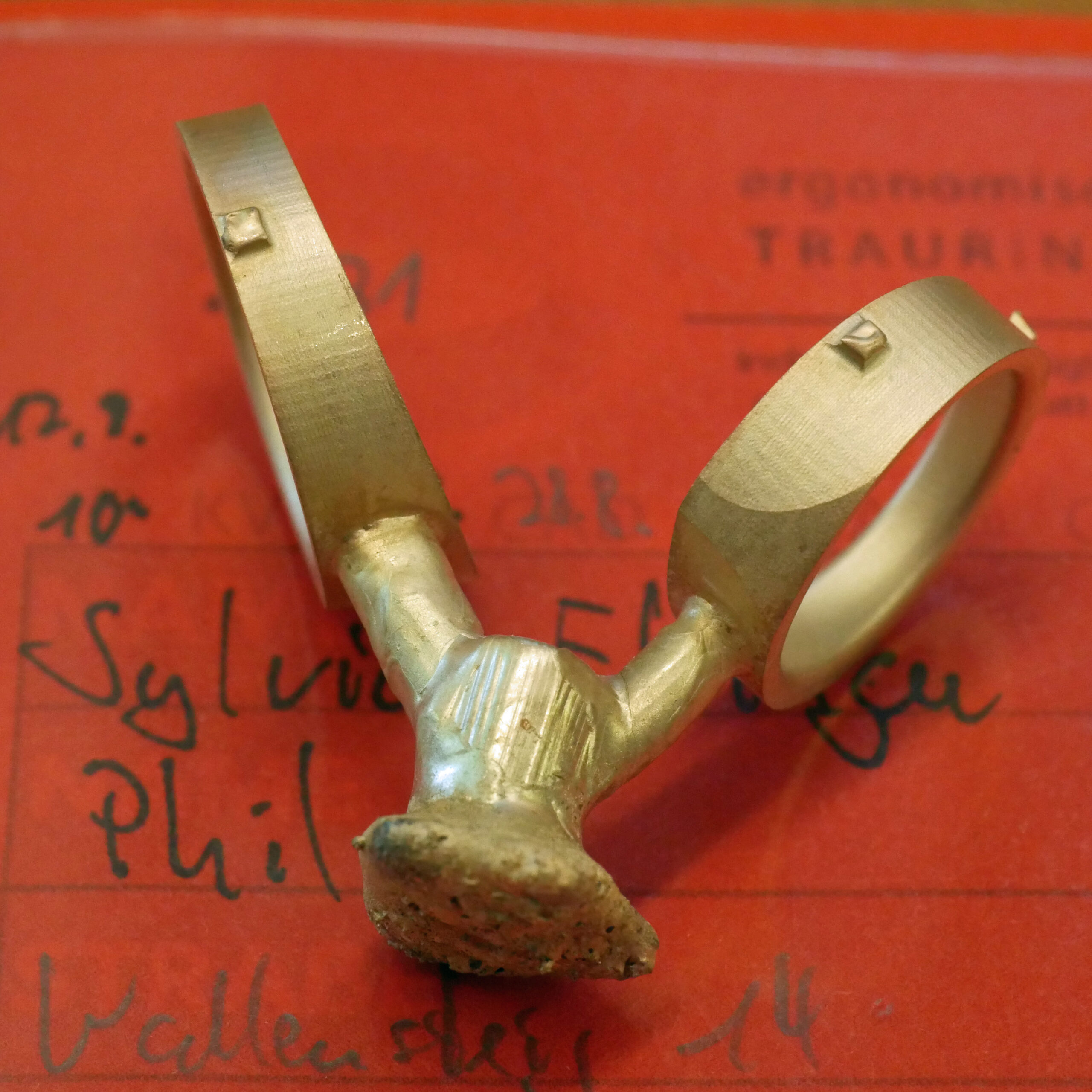 Aus Familiegold gegossen